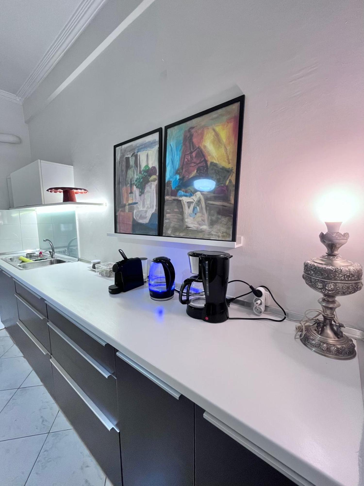 Central 7 - Stylish Apartment Komotiní Kültér fotó