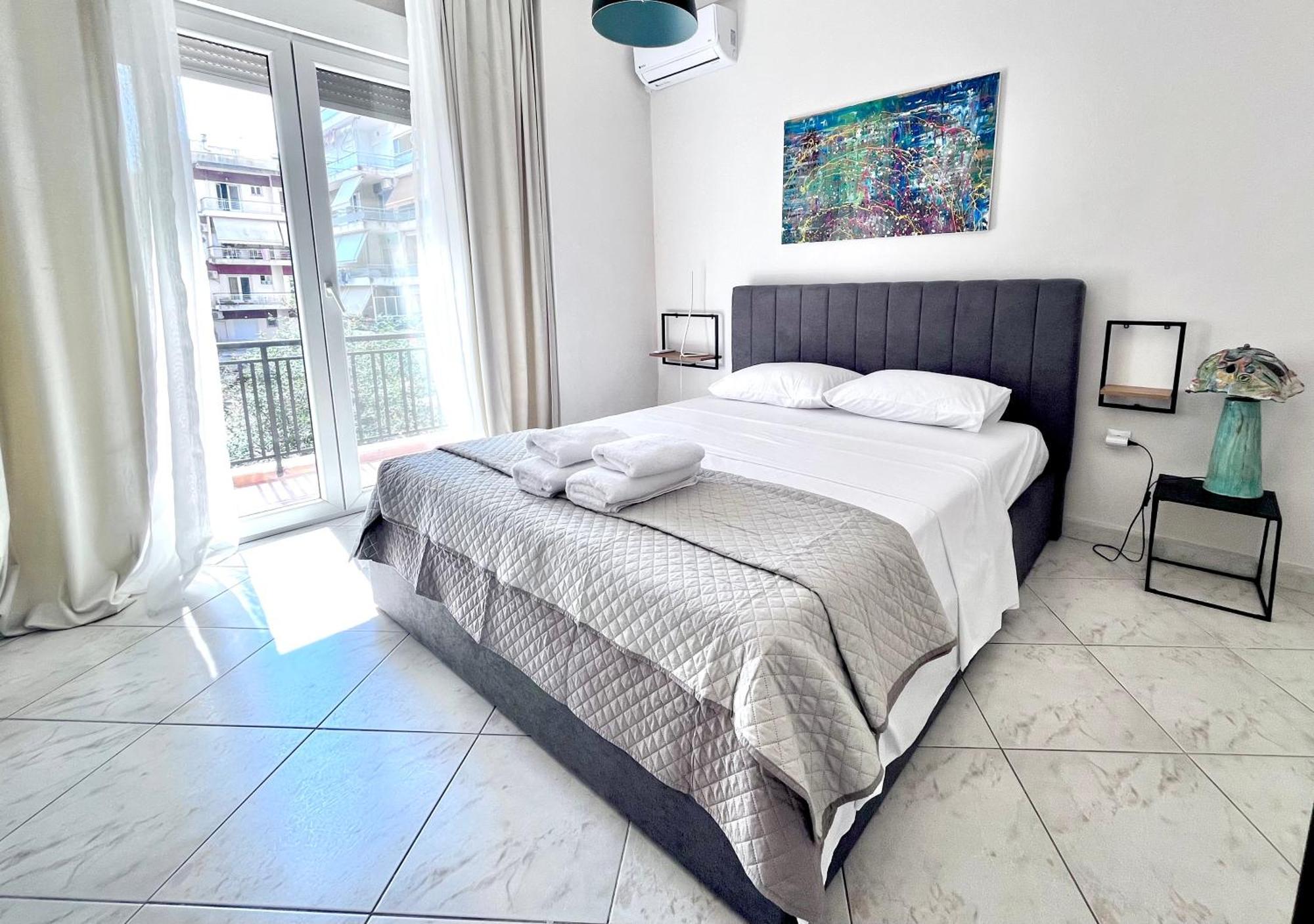 Central 7 - Stylish Apartment Komotiní Kültér fotó
