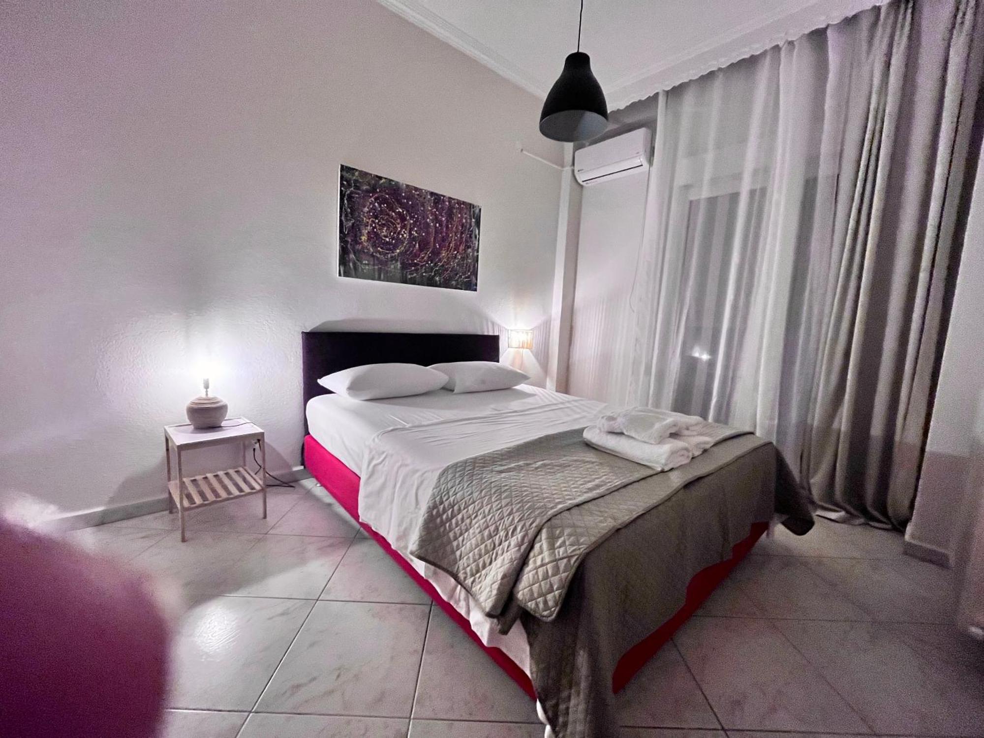 Central 7 - Stylish Apartment Komotiní Kültér fotó