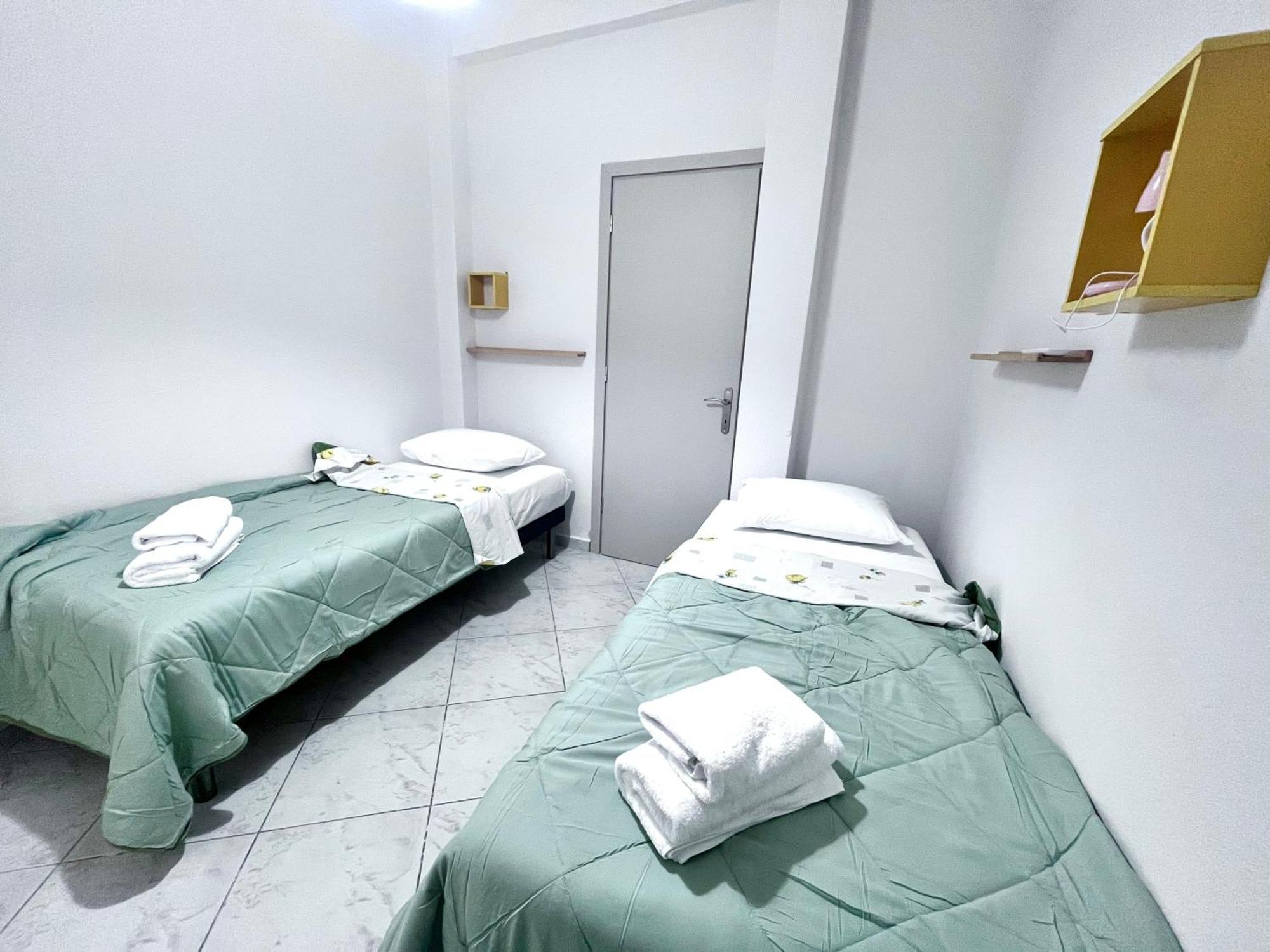Central 7 - Stylish Apartment Komotiní Kültér fotó